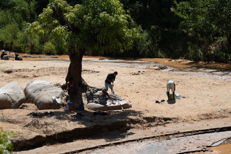 Unterwegs-in-Madagaskar-Goldwäsche