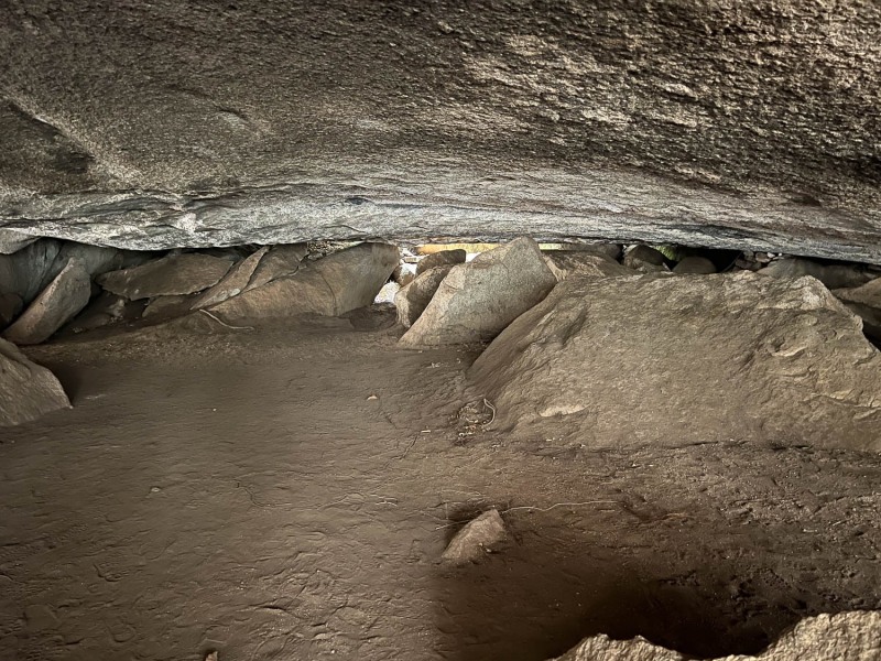 Anja-Community-Park-Höhle