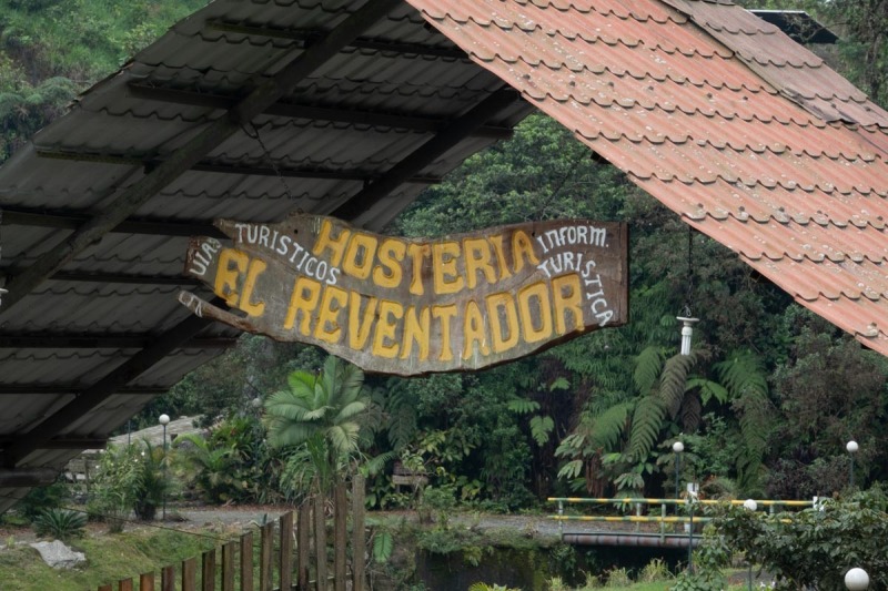 El-Reventador-Lodge-Schild